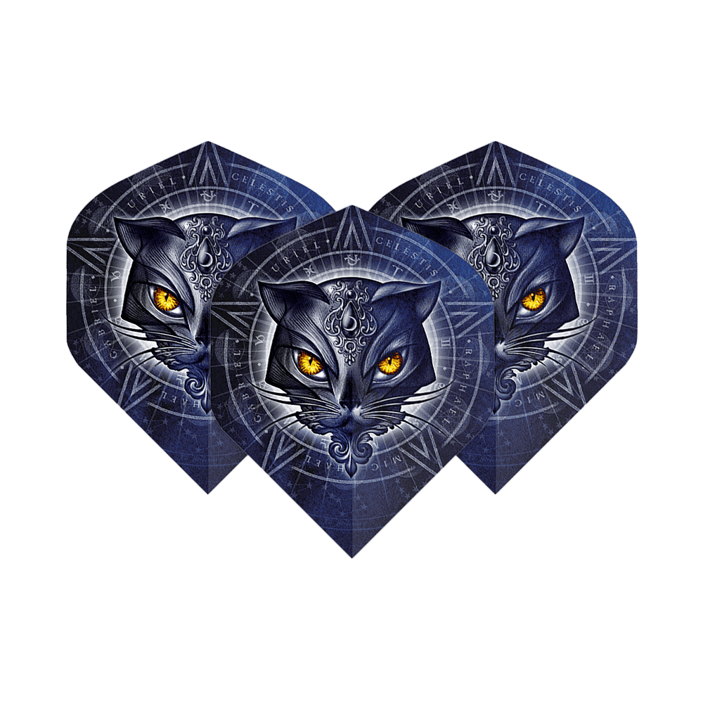 Standardní lety Alchemy Star Of Ailouros No2 Das Bild zeigt drei Dart-Flights mit einem mystischen Katzenkopf-Design und leuchtend gelben Augen. Im Hintergrund sind geometrische Muster und kreisförmige Symbole zu sehen.