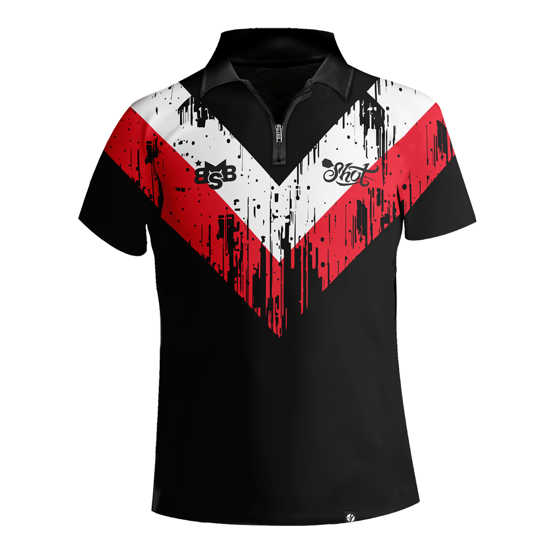 Maglietta con freccette a righe bianche di Shot Michael Smith Dieses Bild zeigt das "Shot Michael Smith White Stripe Dartshirt". Das Shirt ist schwarz mit auffälligen roten und weißen Streifen im V-Design und hat einen kurzen Reißverschluss am Kragen.