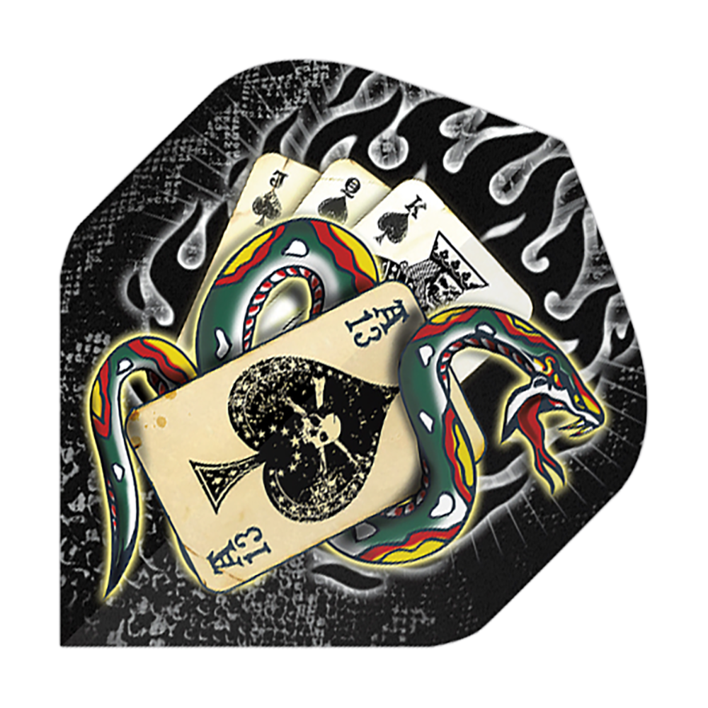 Alchemy Snake Of Spades No2 Standard Flights Das Bild zeigt ein buntes Schlangenmuster, das sich um eine Hand von Spielkarten windet. Im Hintergrund sind Flammen und ein schwarzer, strukturierter Hintergrund zu sehen.