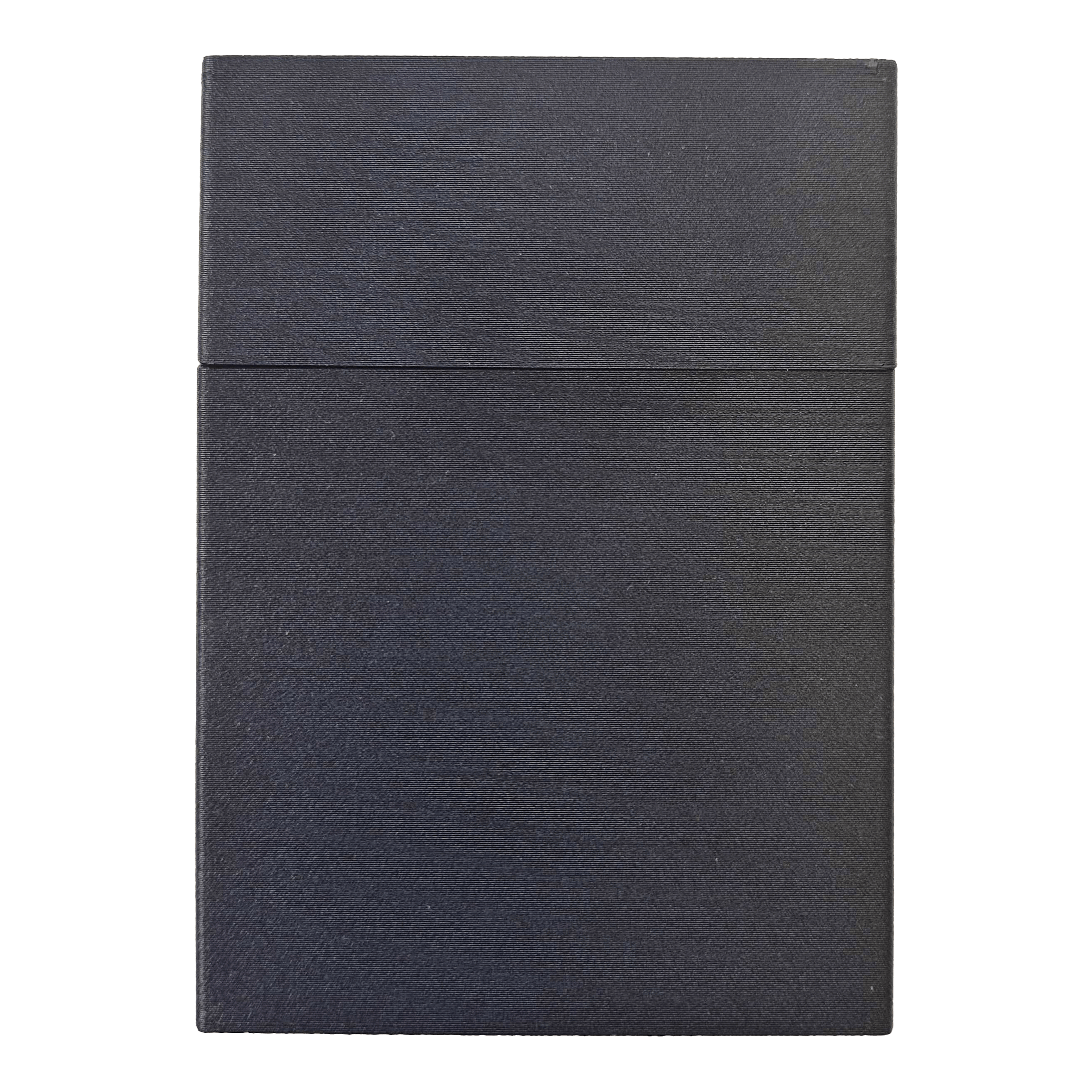 Smoke 180 Dartcase mit eigenem Design - Schwarz Das Smoke 180 Dartcase in Schwarz mit individuellem Muster ist zu sehen. Das Case wirkt robust und rechteckig.
