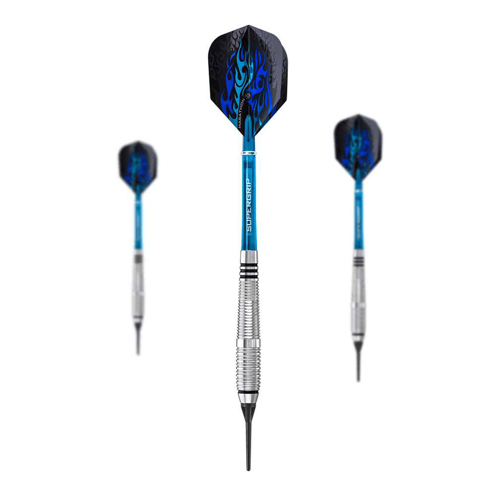 Miękkie rzutki Harrows Blaze Style A - 18g Das Bild zeigt drei Softdarts des Produkts "Harrows Blaze Style A Softdarts - 18g". Die Darts haben blaue Schäfte, schwarze Flights mit blauen Flammen und silberne, gerillte Barrels.