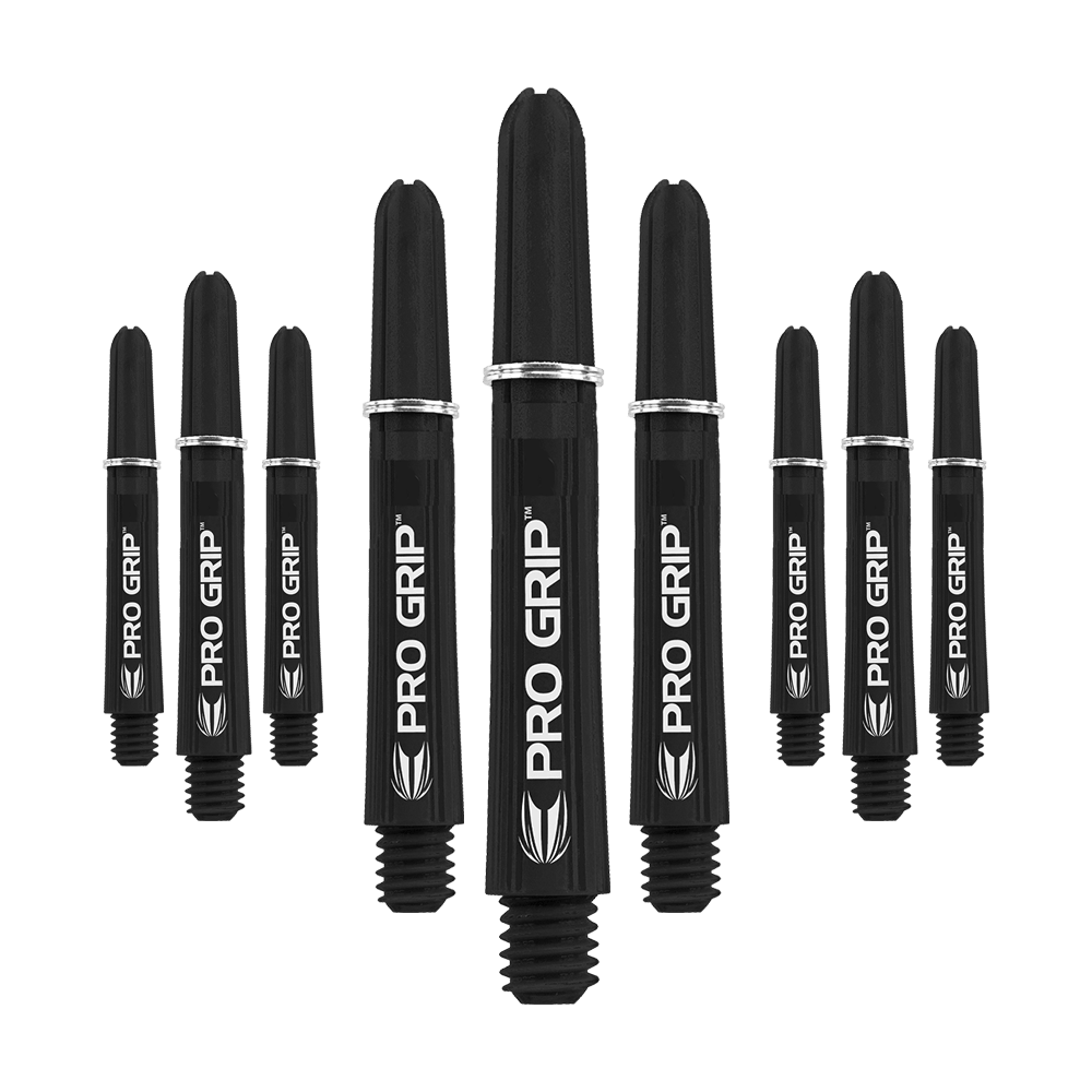 Target Pro Grip Shafts - 3 Sets - Schwarz Das Bild zeigt neun schwarze Pro Grip Shafts für Dartpfeile in drei unterschiedlichen Längen. Die Shafts sind mit dem weißen Schriftzug "PRO GRIP" und einem Blatt-Symbol bedruckt.