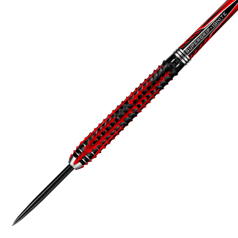 HA26999_Harrows_Fire_Inferno_Steeldarts_2 Das Bild zeigt einen Harrows Fire Inferno Steeldart mit schwarzem und rotem Design. Der Hintergrund ist in roten und grauen Linien gestaltet, die den Dart hervorheben.