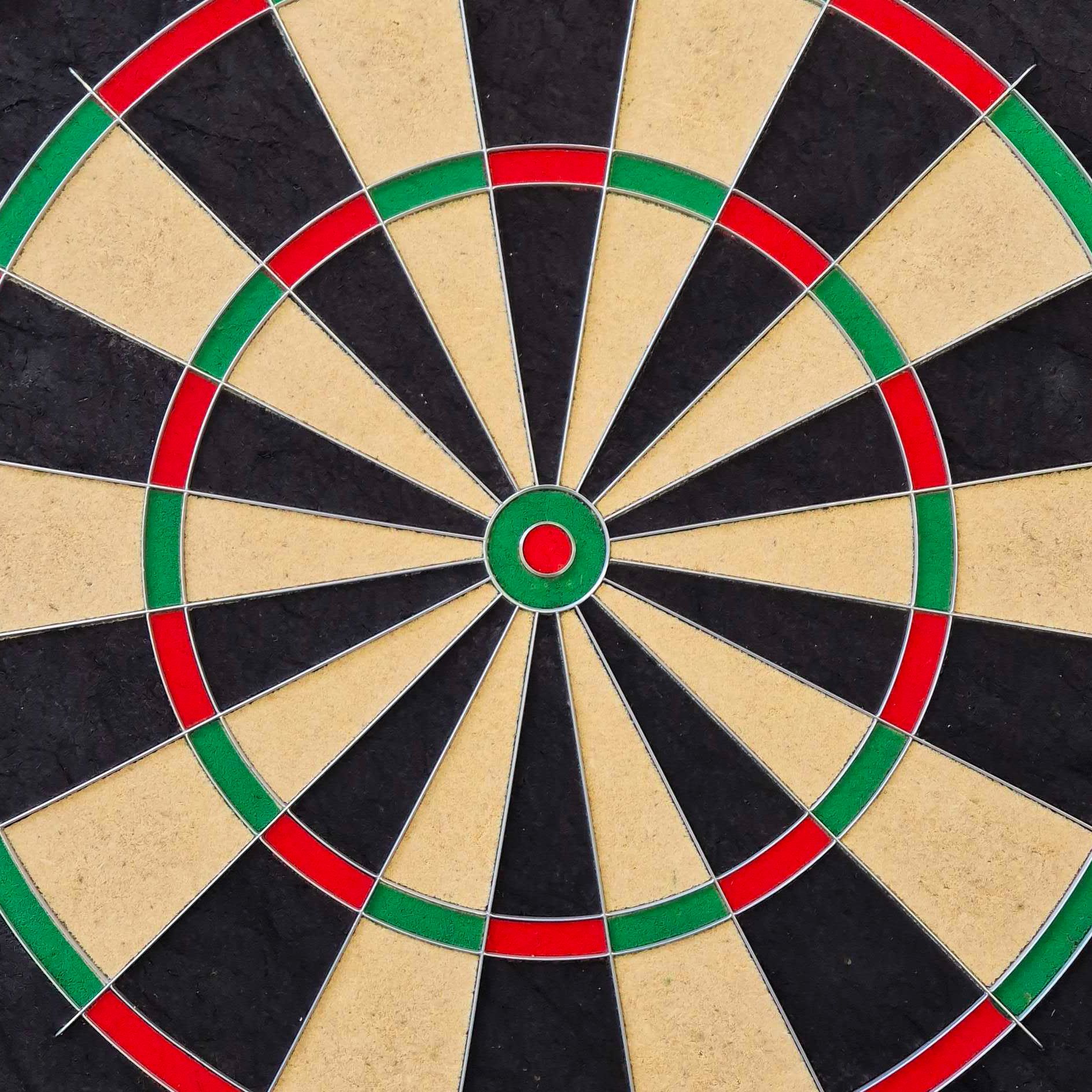 Ocelový terč Unicorn Eclipse Smartboard Ein weiteres Bild des Unicorn Eclipse Smartboard Steeldartboards zeigt eine Nahaufnahme. Die Felder sind klar erkennbar.