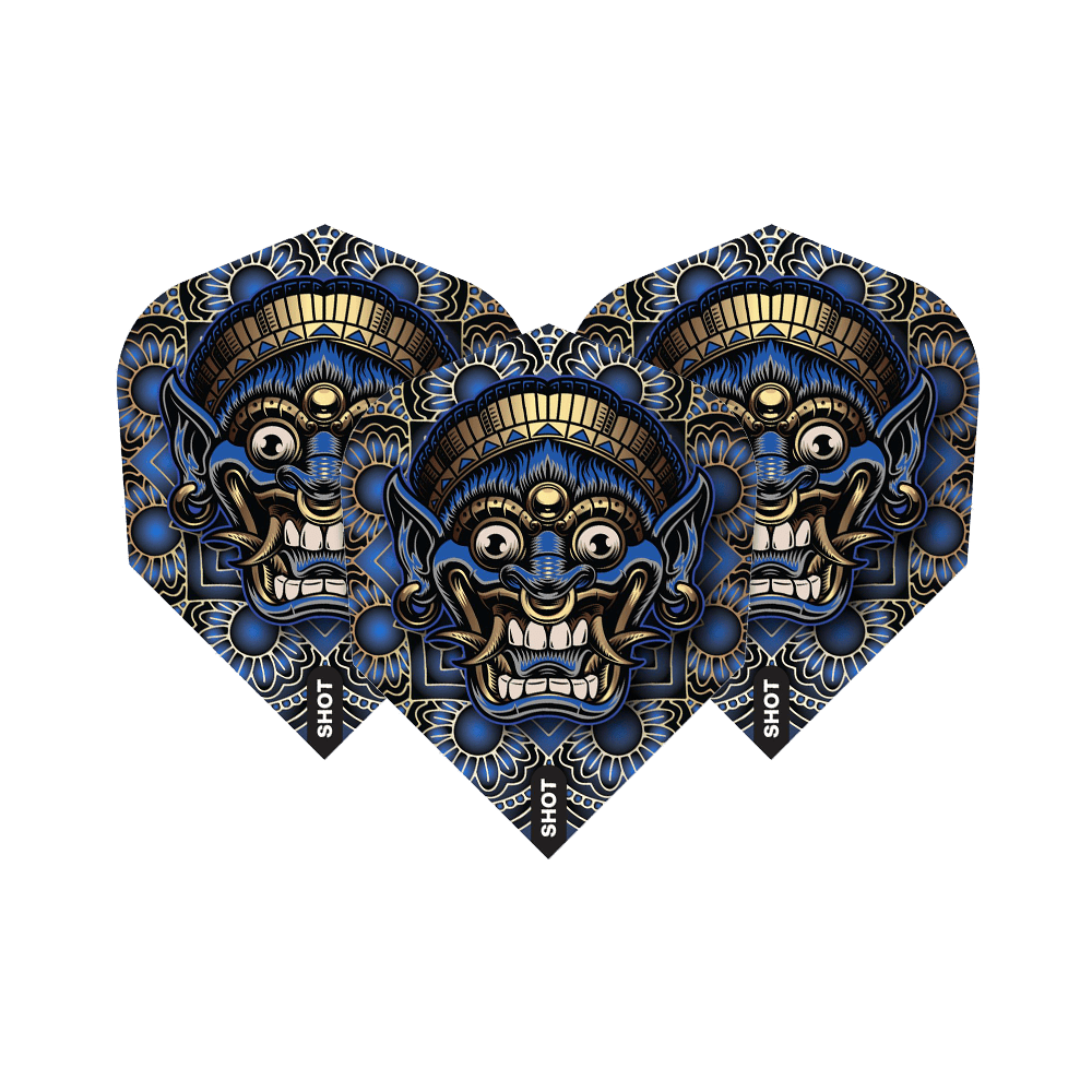 Vuelos de Java No6 con arma tribal de Shot Das Bild zeigt drei Dartflights mit einem auffälligen, tribal-inspirierten Maskendesign in Blau, Schwarz und Gold. Auf jedem Flight steht am Rand das Wort „SHOT“.