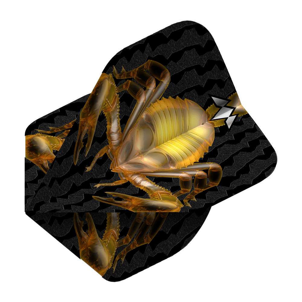 Standardní lety Mission Solo Scorpion No2 Das Bild zeigt ein schwarzes Dartflugblatt mit einem goldenen Skorpion-Design in der Mitte. Im Hintergrund sind wellenförmige Muster zu sehen.