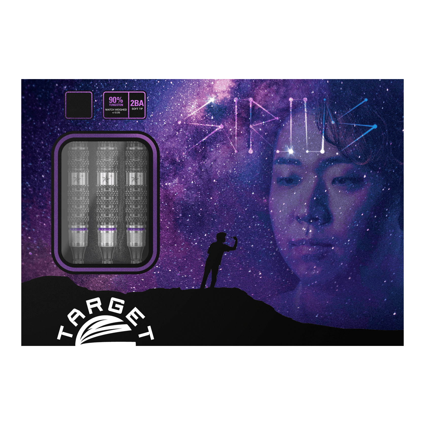 Měkké šipky Target Japan Yuta Hayashi Sirius GEN3 - 19g Das Bild zeigt die Verpackung der "Target Japan Yuta Hayashi Sirius GEN3 Softdarts - 19g". Auf der Verpackung sind die Darts sowie ein Weltraum-Motiv mit einem Porträt und Sternen zu sehen.