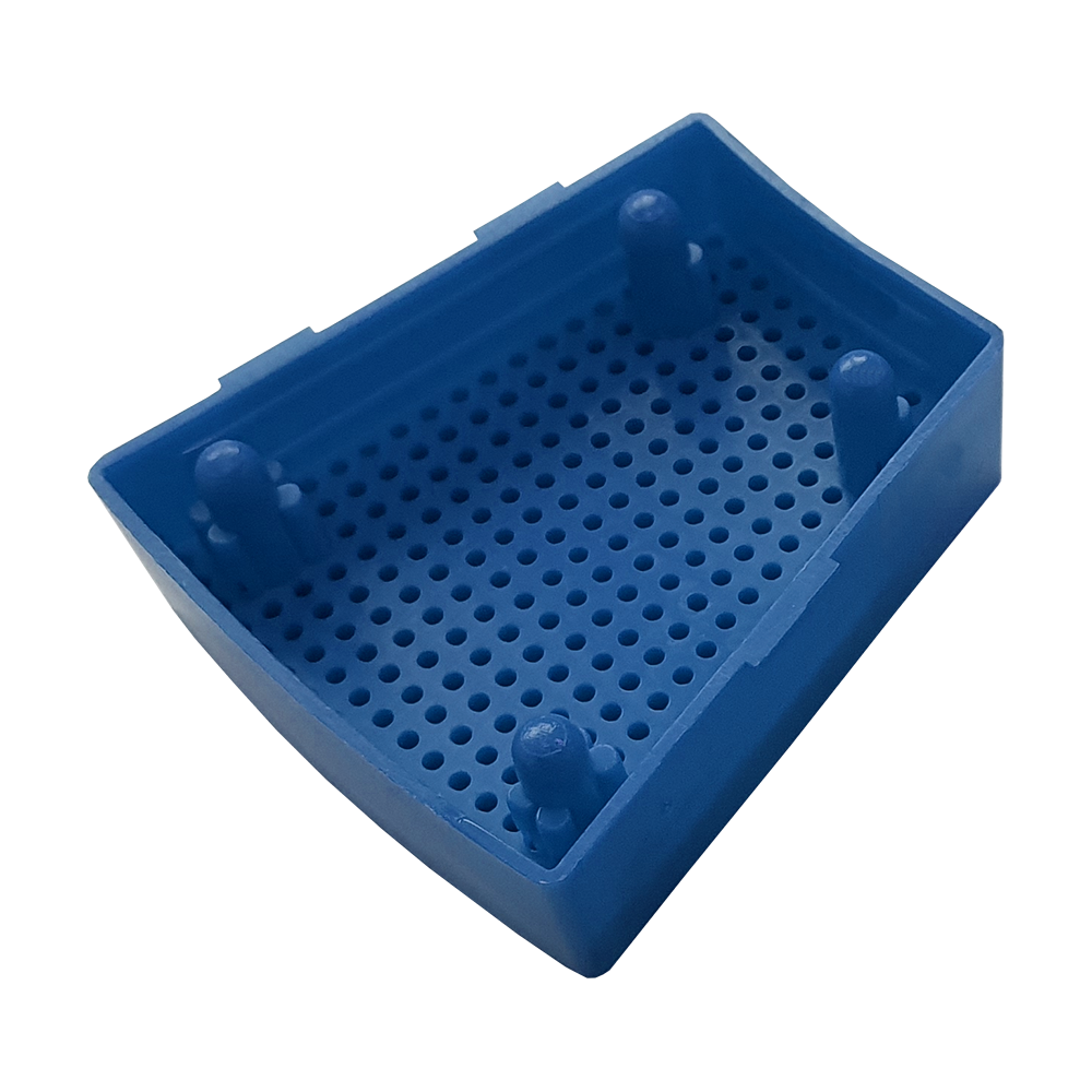 Das Bild zeigt ein blaues Ersatzfeld für das Granboard 132. Es hat viele kleine Löcher und vier Erhebungen in den Ecken.