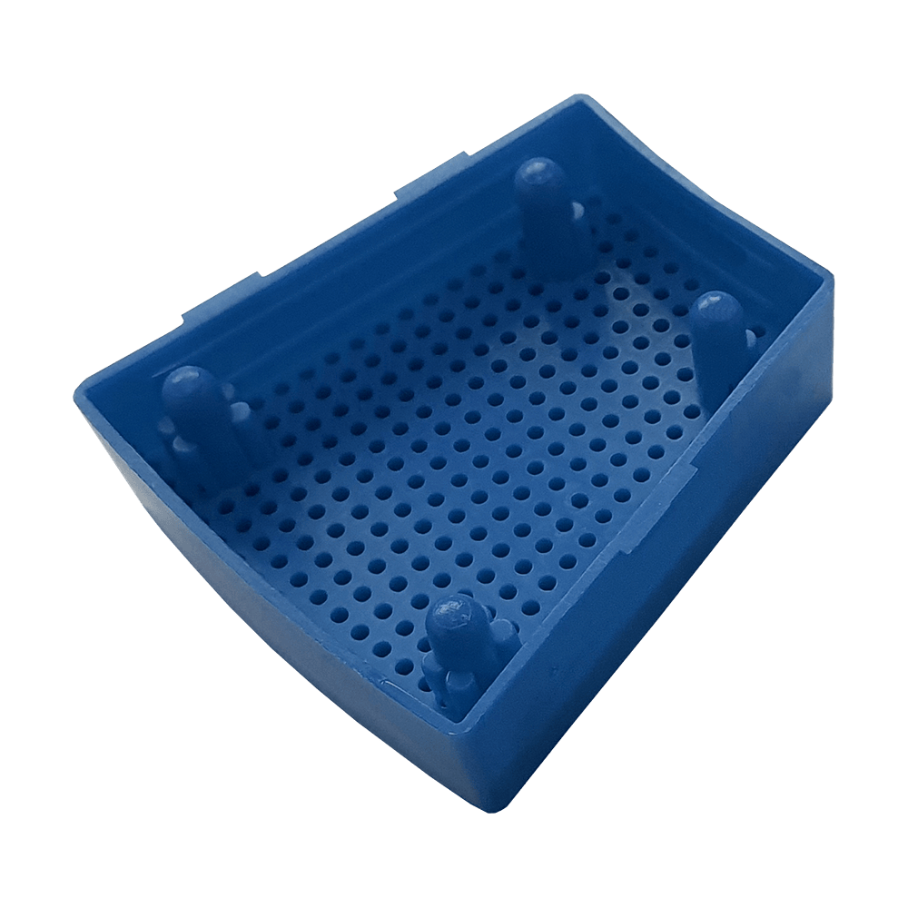 GRN0152_Granboard_132_Ersatzfelder_Single_Aussen_Blau_3 Das Bild zeigt ein blaues Ersatzfeld für das Granboard 132. Es hat viele kleine Löcher und vier Erhebungen in den Ecken.