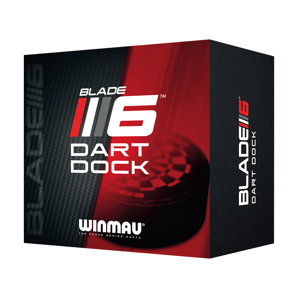 8413_Winmau_Dart_Dock_Blade_6_Dartst-nder_3 Die Verpackung zeigt den Winmau Dart Dock Blade 6 Dartständer. Das Design ist in Schwarz und Rot gehalten und hebt den Produktnamen deutlich hervor.