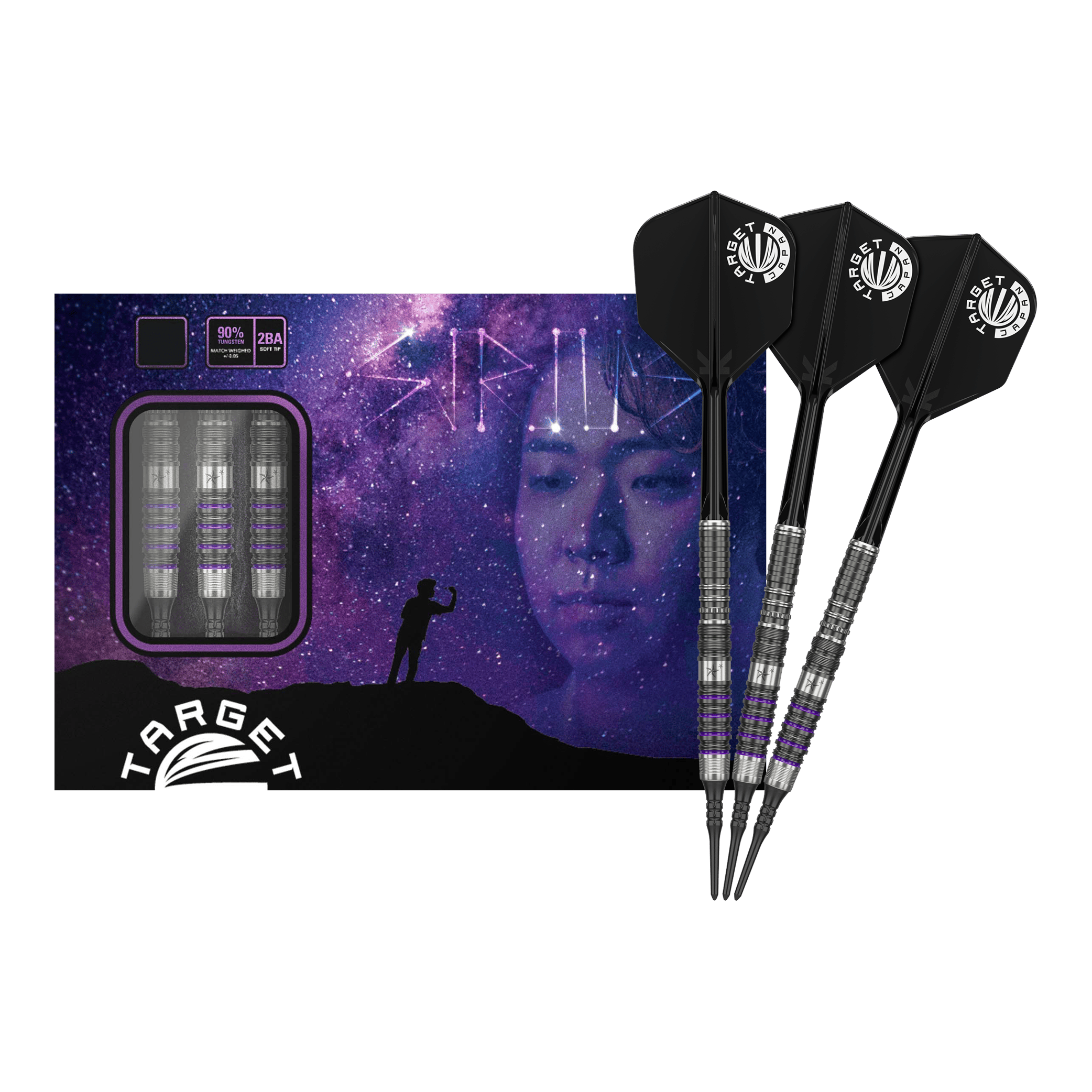 Dardos blandos Target Japan Prime Series Yuta Hayashi Sirius GEN3 MAX - 21,5 g Das Bild zeigt die "Target Japan Prime Series Yuta Hayashi Sirius GEN3 MAX Softdarts - 21,5g" vor einer Verpackung mit einem Weltraum-Motiv. Drei Darts sind neben der Box zu sehen, die schwarze Flights und ein silber-lila Design haben.