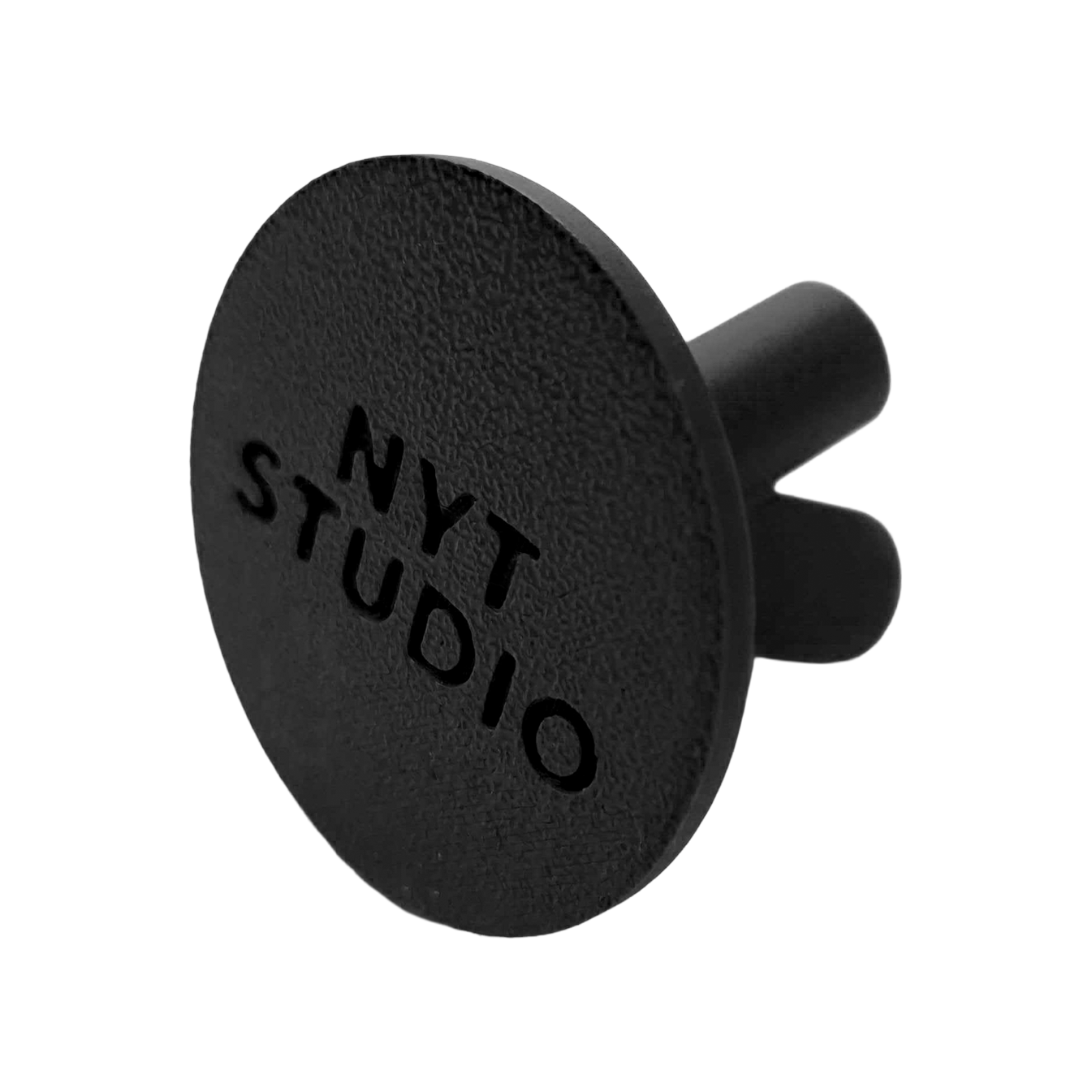 NYT Studio Compact Darthalter Das Bild zeigt einen schwarzen, kompakten Dart-Halter. Es handelt sich um den NYTStudio Compact Darts Halter.