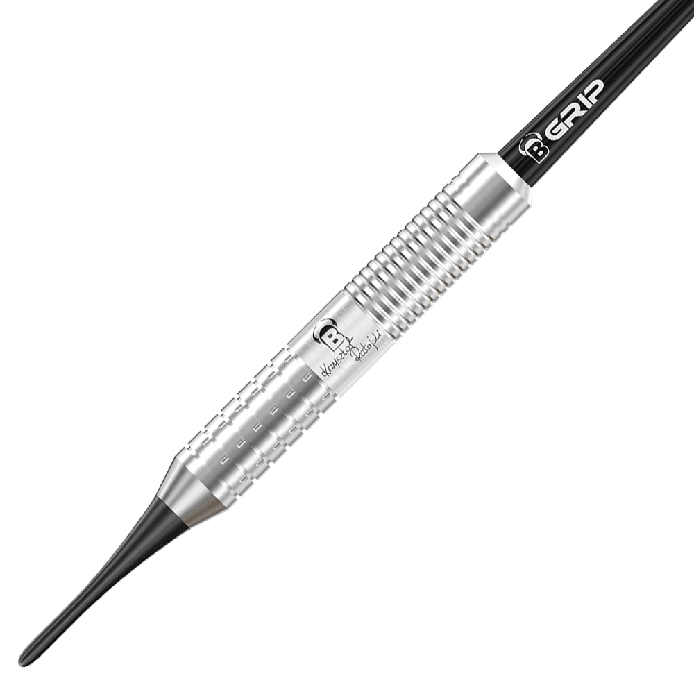 17008_Bulls_Krzysztof_Ratajski_Brass_Silver_Softdarts_2 Auf dem Bild ist ein silberner Softdart der Marke Bulls zu sehen. Es handelt sich um das Modell "Krzysztof Ratajski Brass Silver Softdarts" mit einem Gewicht von 18g.