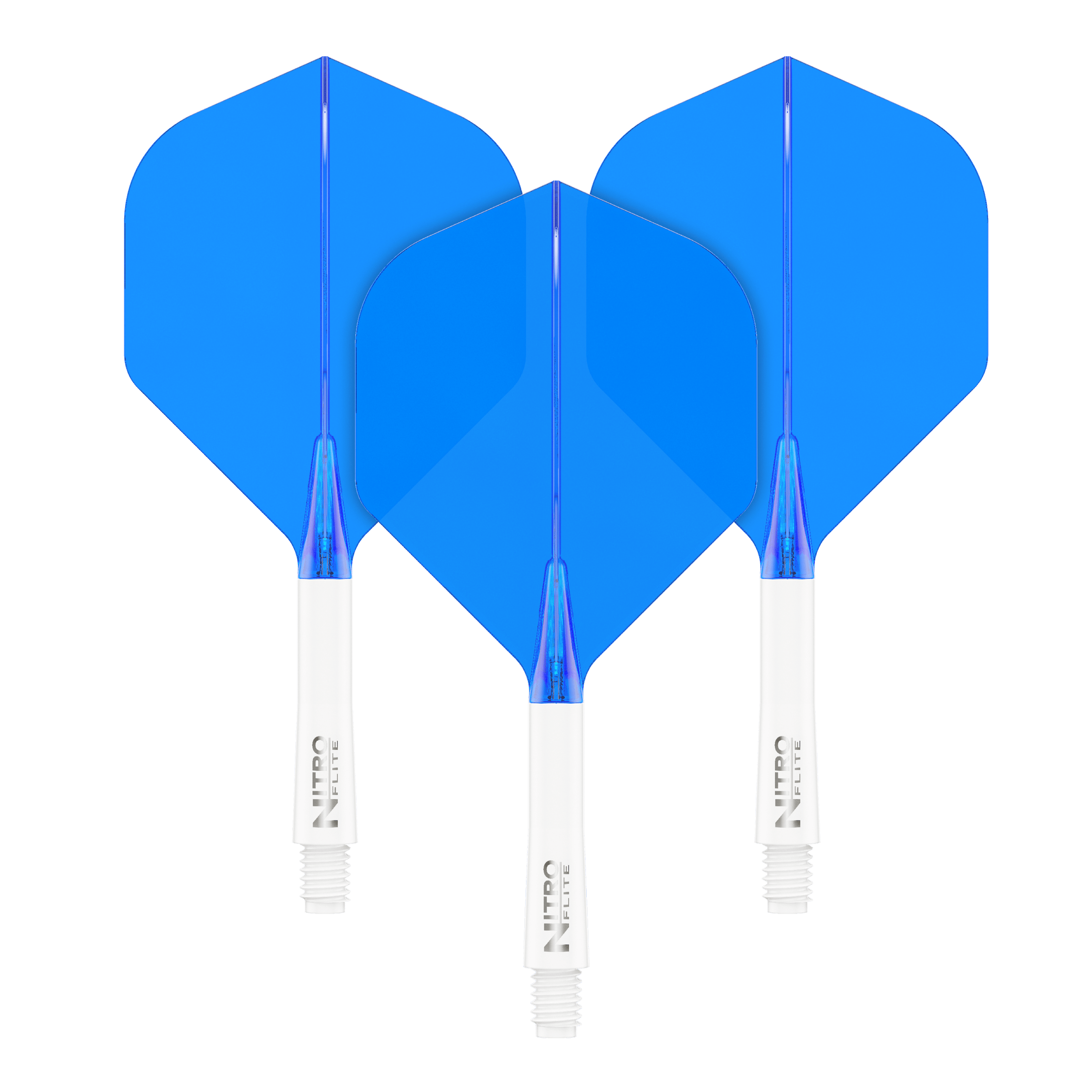 Red Dragon Nitroflite - Tige blanche Ailettes bleues n°2 Das Bild zeigt drei blaue Dart-Flights mit weißen Schäften. Sie sind nebeneinander auf schwarzem Hintergrund angeordnet.