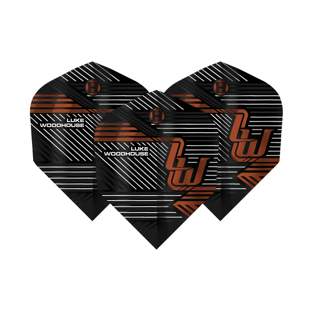 Harrowovy lety Luka Woodhousea, série 2 Das Bild zeigt die Harrows Luke Woodhouse Series 2 Flights. Die Flights sind überwiegend schwarz mit weißen und orangefarbenen Linien sowie dem Namen "Luke Woodhouse" aufgedruckt.