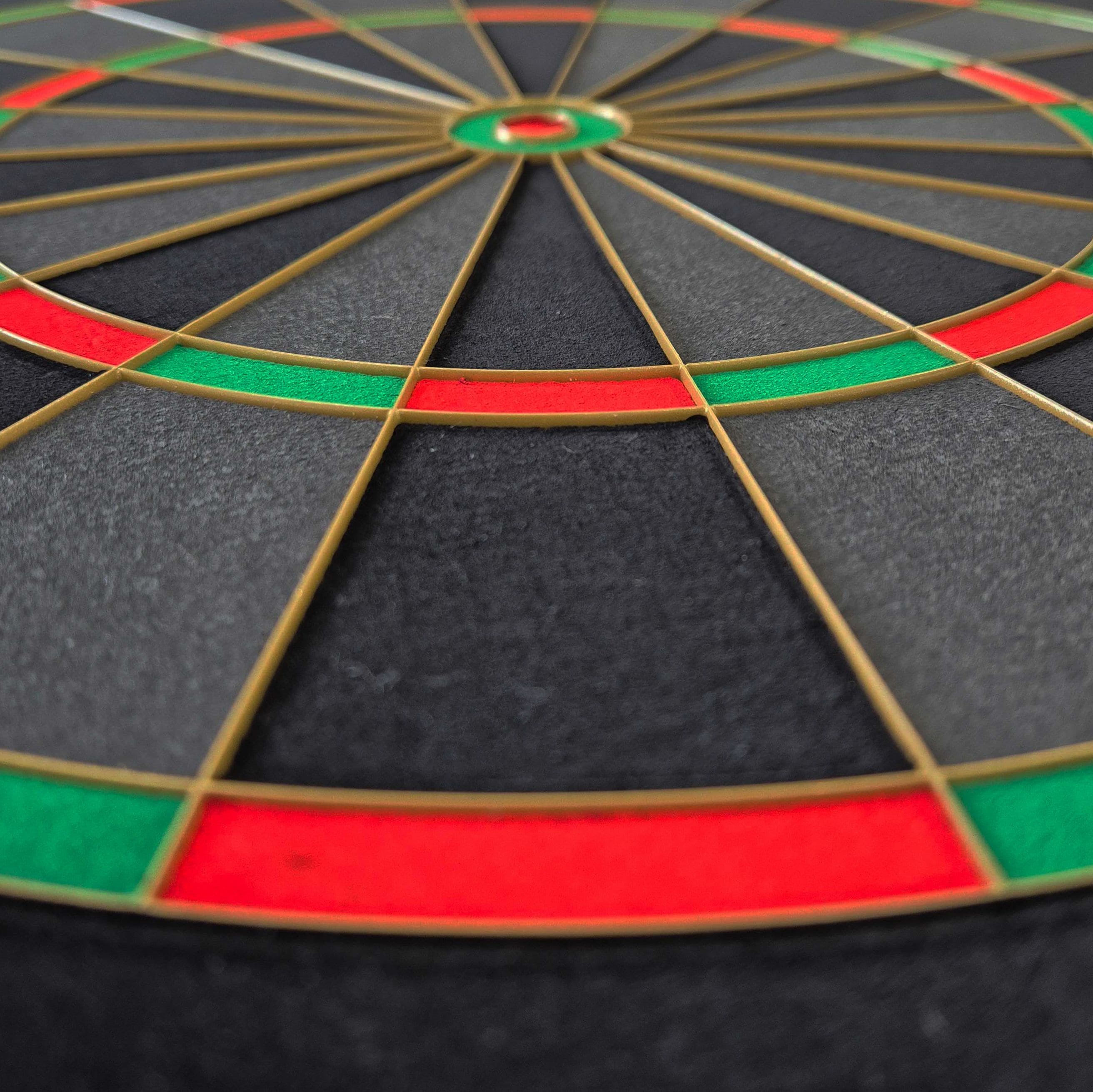 Diana de dardos de acero Bulls NL Advantage Black Edition Hier findet sich eine weitere Ansicht des BullsNL Advantage Black Edition Steeldartboards. Das Produkt ist von einer anderen Seite präsentiert.