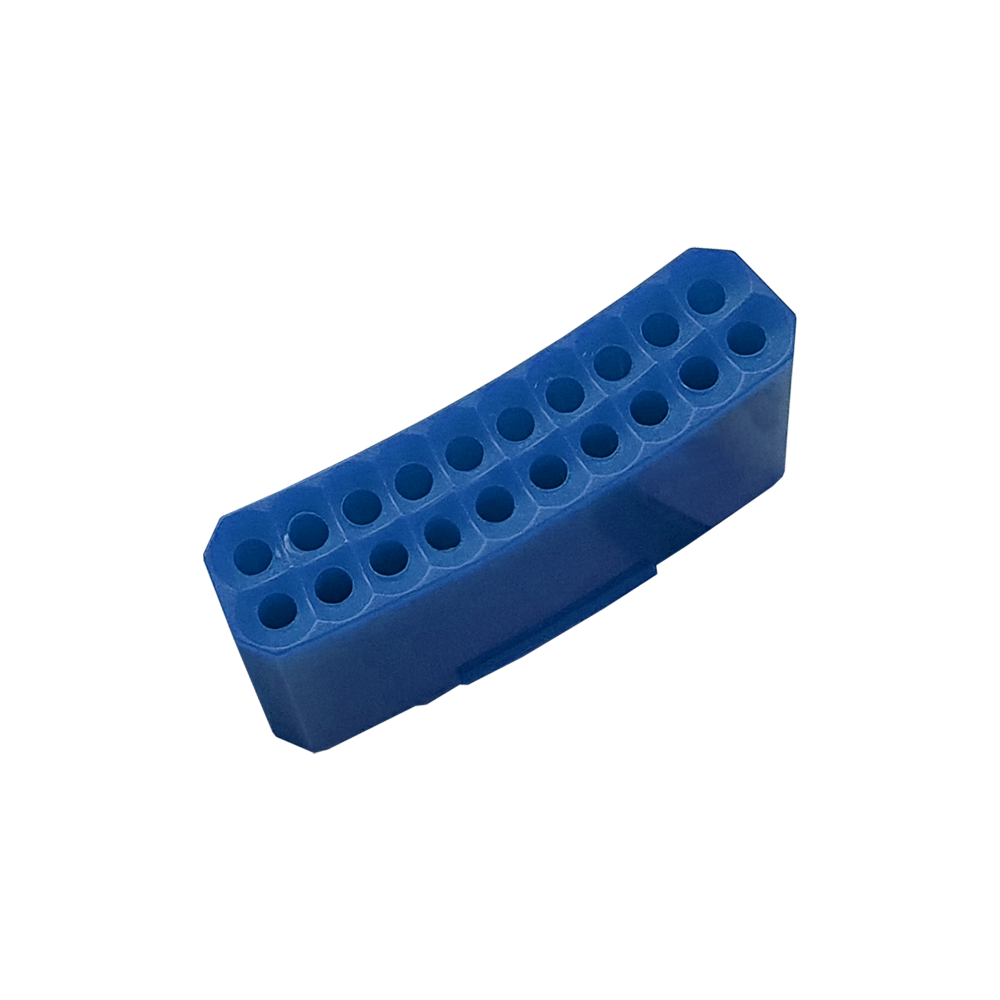 Das Bild zeigt ein blaues Ersatzfeld für das Granboard 132. Es hat mehrere runde Öffnungen in zwei Reihen angeordnet.