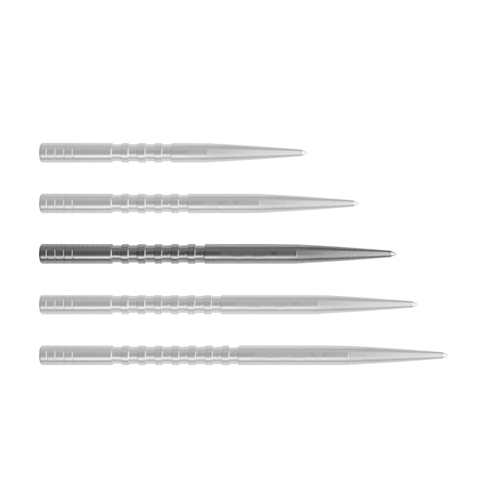 Pointe de fléchette Condor Beak Point avec pointes coupées Auf dem Bild sind fünf silberne Dartspitzen in einer Reihe zu sehen. Sie sind aus Metall und haben eingekerbte Rillen für besseren Halt.