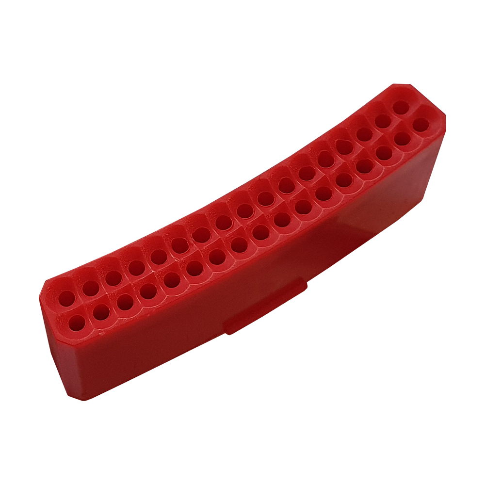 Das Bild zeigt ein rotes Ersatzfeld für das Granboard 132. Es hat mehrere runde Löcher in einer gebogenen, rechteckigen Form.