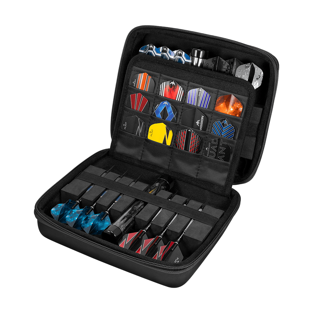 Mission Luxor Dart-Wallet Das Bild zeigt das Produkt mit dem Dateinamen M000441_Mission_Luxor_Dart-Wallet_Black_5. Dies könnte eine schwarze Dart-Tasche oder ein ähnliches Zubehör sein.