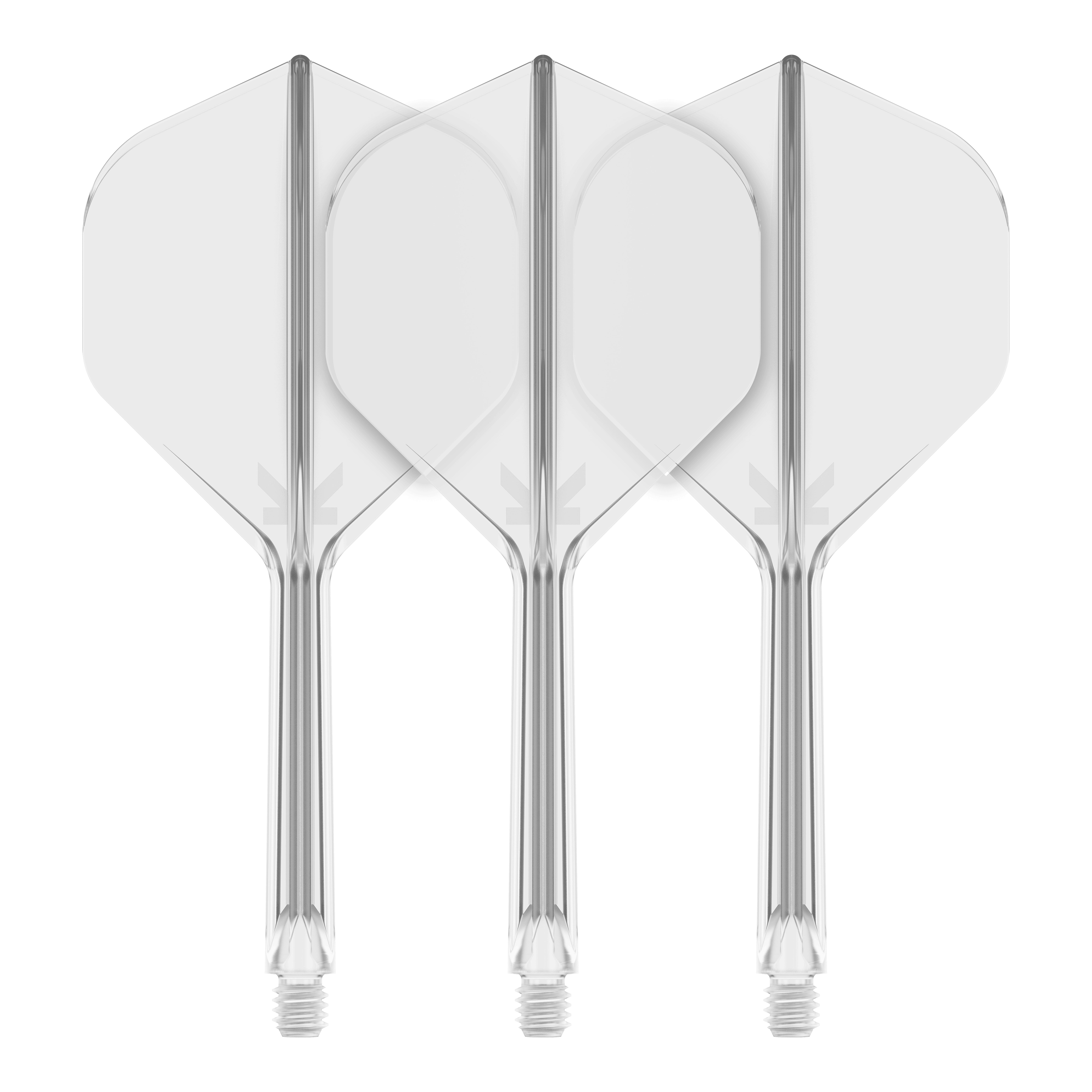 System lotu Target K-Flex No2 Standard – przezroczysty Das Bild zeigt drei durchsichtige Dartflights mit passenden Schäften. Sie sind nebeneinander auf einem schwarzen Hintergrund angeordnet.