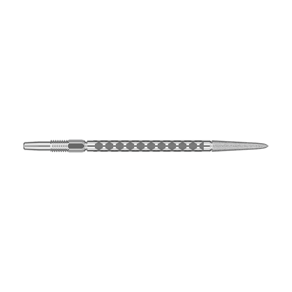 Target Swiss FLT Point Dartspitzen - Silber Zwei kurze silberne Dartspitzen sind nebeneinander fotografiert. Sie sind waagerecht platziert.