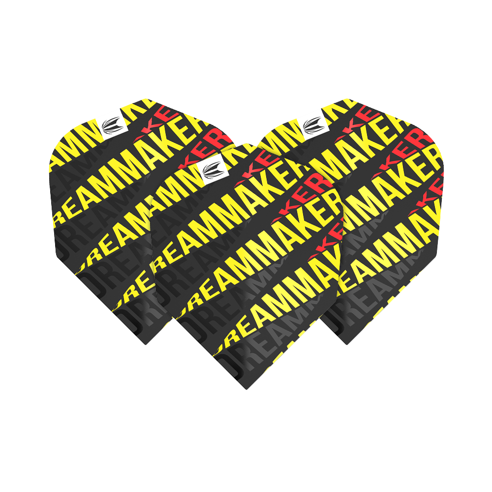 TG79_336530_Target_Pro_Ultra_Dimitri_Van_Den_Bergh_80_No6_Flights_1PcNXzThLE2ngp Das Bild zeigt drei Dart-Flights mit dem Schriftzug "DREAMMAKER" in gelber und roter Schrift. Die Flights sind schwarz mit markantem Aufdruck und tragen das Logo von Target.