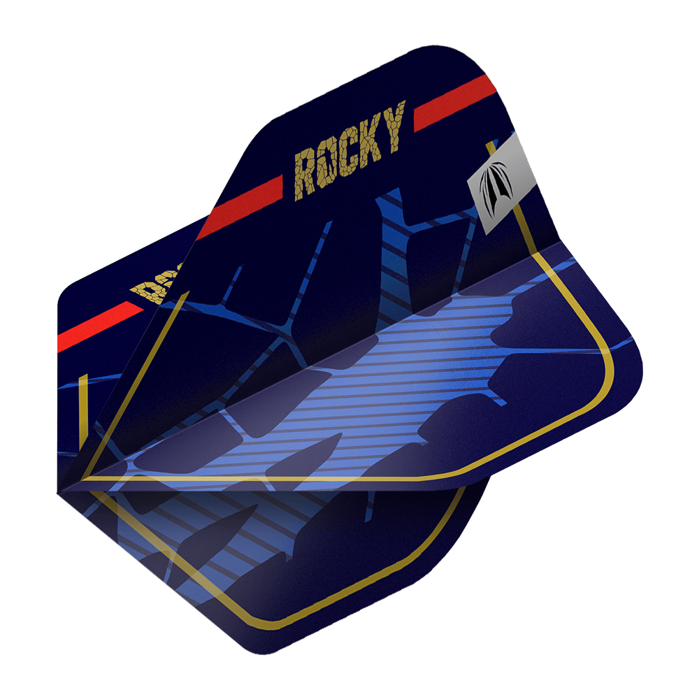 Target Pro Ultra Josh Rock GEN1 No2 Standardní letky - 3 sady Das Bild zeigt drei Sätze der Target Pro Ultra Josh Rock GEN1 No2 Standard Flights. Die Flights sind dunkelblau mit goldener Umrandung und dem Schriftzug "ROCKY" in Gold.