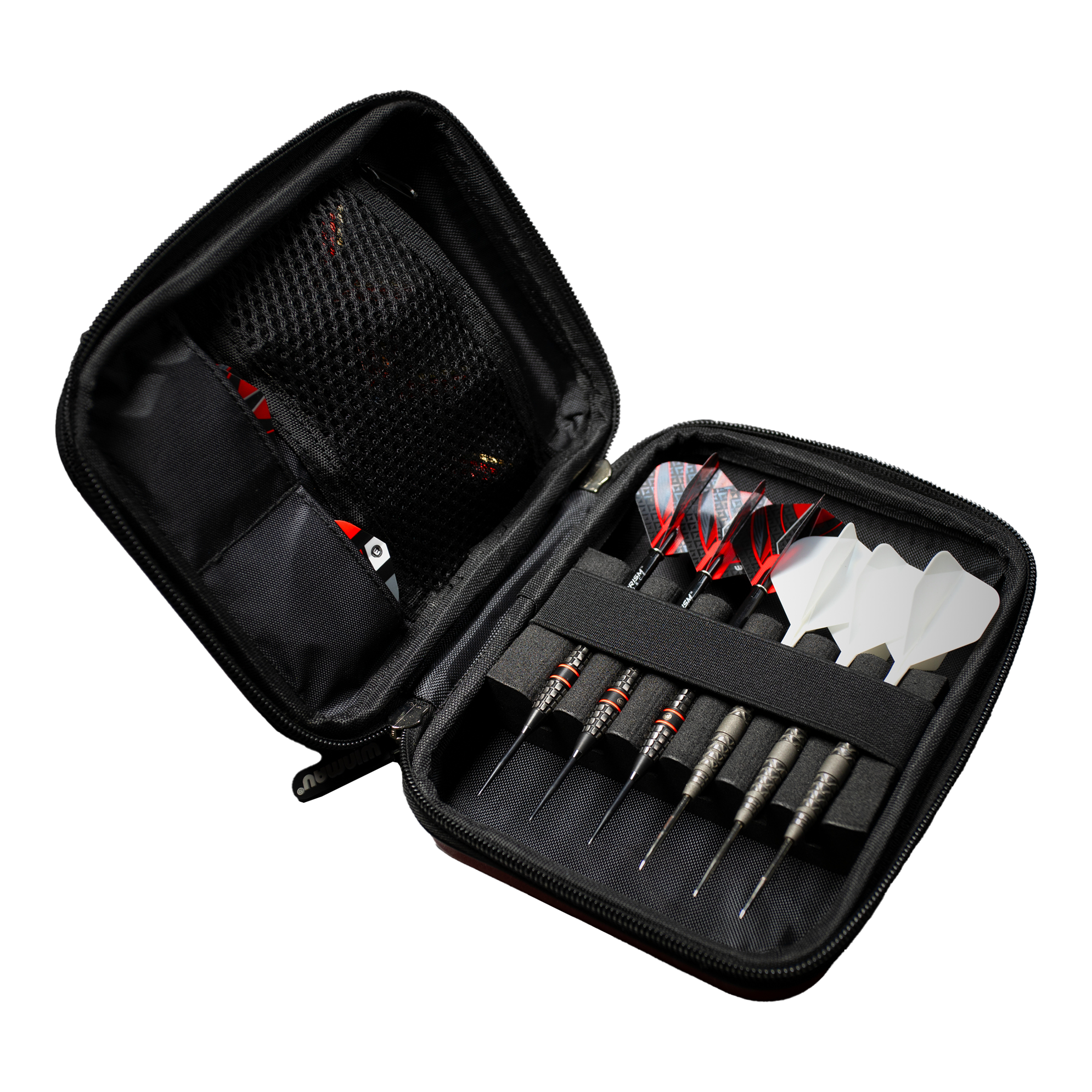 Portafoglio per freccette Winmau Armor G2 Das Bild zeigt ein geöffnetes Dart-Etui mit mehreren Darts und Ersatzflights. Die Darts und Zubehörteile sind ordentlich in dem schwarzen Etui einsortiert.