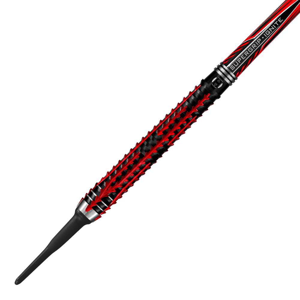 HA27071_Harrows_Fire_Inferno_Softdarts_2 Das Bild zeigt einen Harrows Fire Inferno Softdart mit auffälligem rot-schwarzem Design. Im Hintergrund sind bunte, gestreifte Muster in Rot-, Grau- und Rosatönen zu sehen.