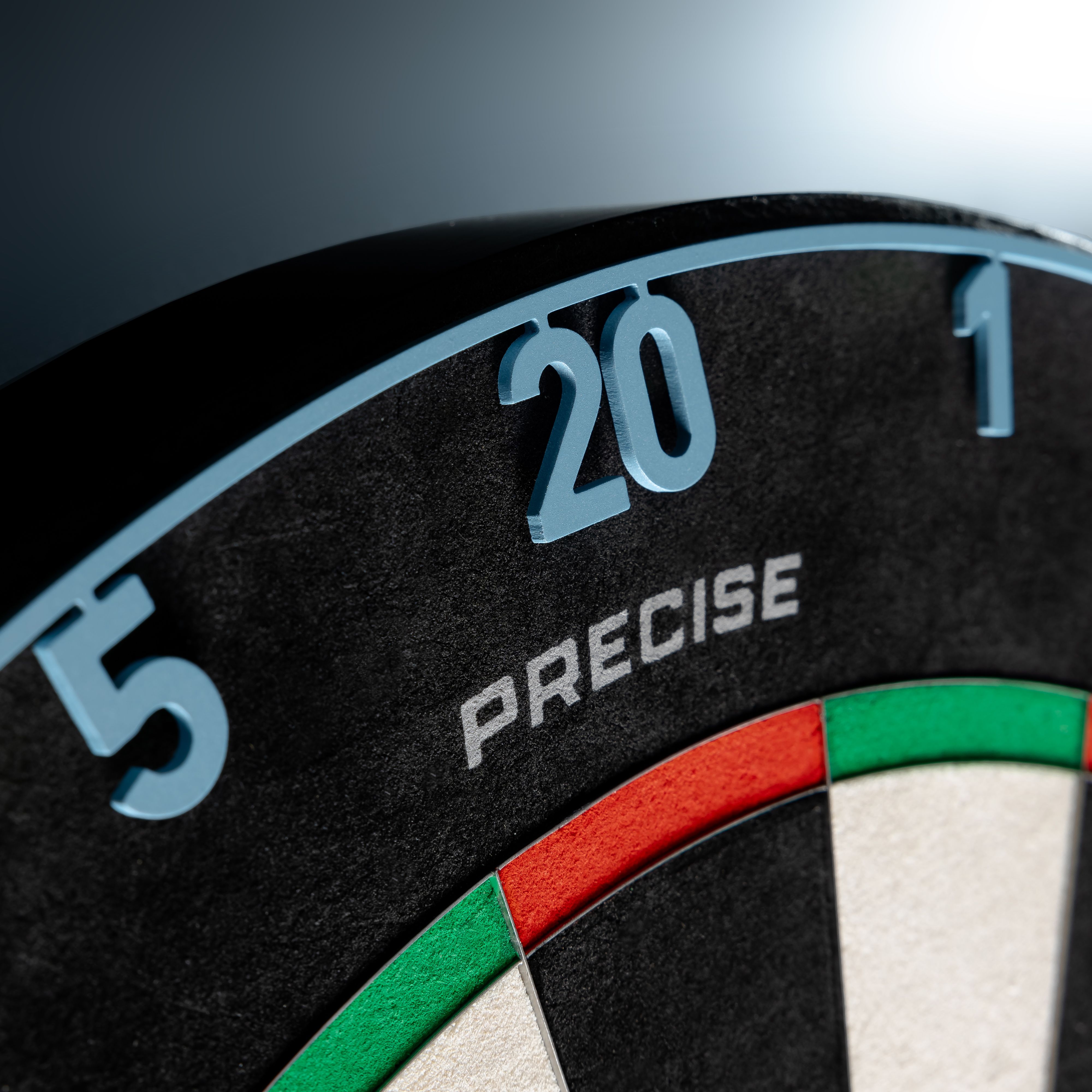 Bague numérotée monobloc découpée au laser avec précision à 180° Das Bild zeigt einen lasergeschnittenen Zahlenring, vermutlich für ein Dartboard, in der Farbe Infinity Blue. Die Datei heißt ONE1091_Precise180_OnePiece_Lasercut_Zahlenring_InfinityBlue_3.
