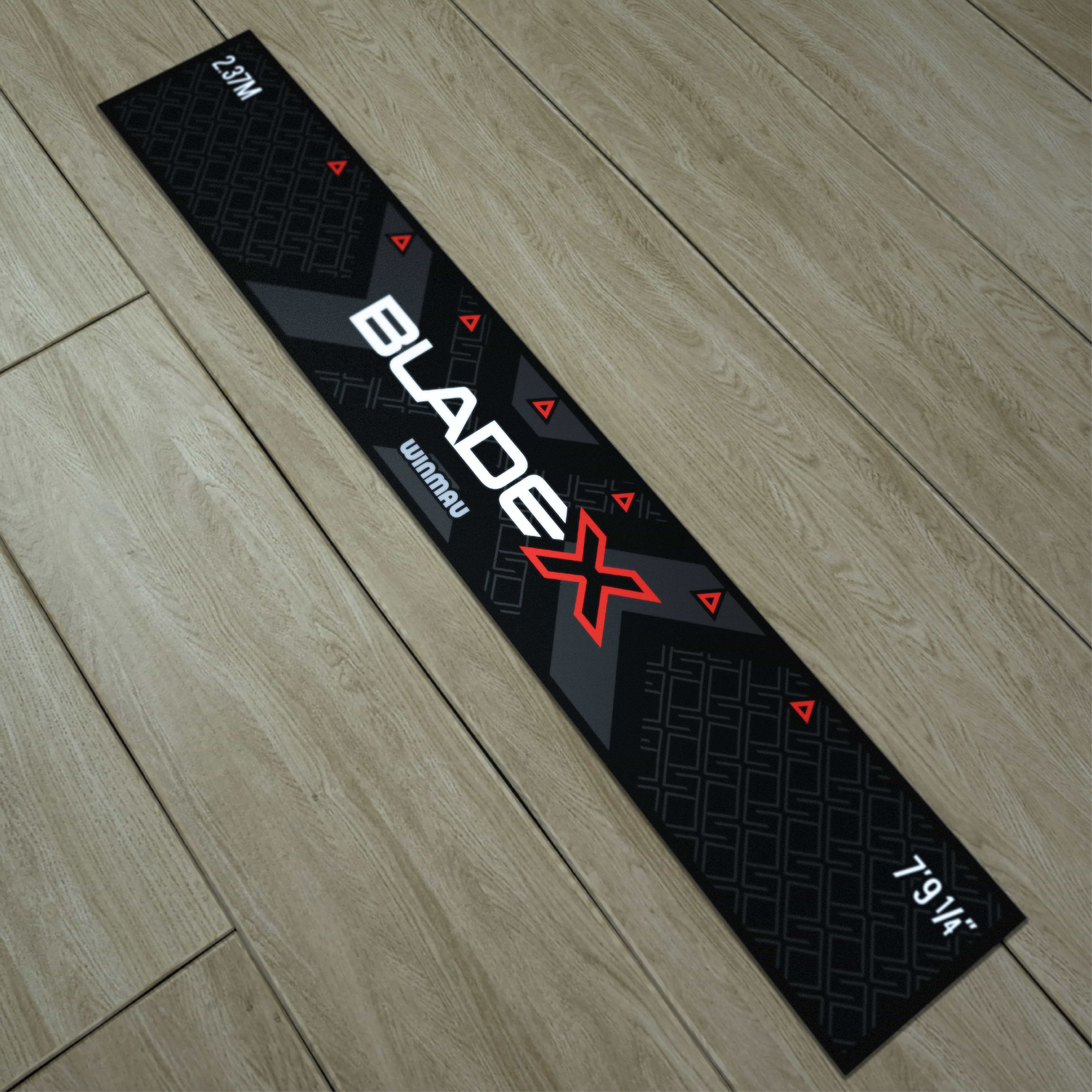 Vrhací šňůra Winmau Blade X Zu sehen ist die Winmau Blade X Abwurflinie. Sie hilft, die richtige Entfernung beim Werfen festzulegen.