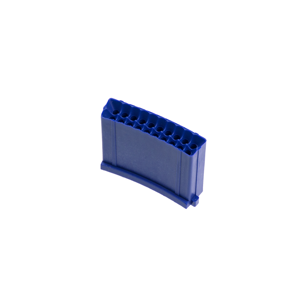LW4_L-wen_Dart_Ersatzfeld_Triple_Blau_1 Das Bild zeigt ein blaues Ersatzfeld für Löwen Dartautomaten. Es ist rechteckig geformt und hat mehrere kleine Löcher auf der Oberseite.