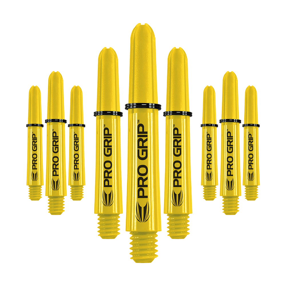 Tiges Target Pro Grip - 3 jeux - Jaune Auf dem Bild sind mehrere gelbe Dartschäfte mit der Aufschrift "PRO GRIP" zu sehen. Sie sind gleichmäßig in drei Reihen angeordnet und haben ein schwarzes Ringdetail.