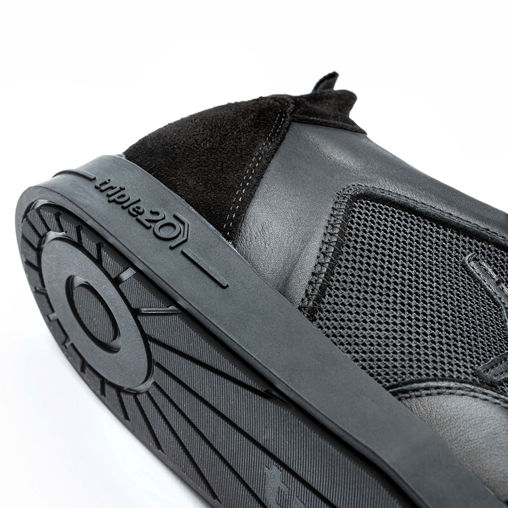 Chaussures à fléchettes en cuir textile Triple20 - Noir