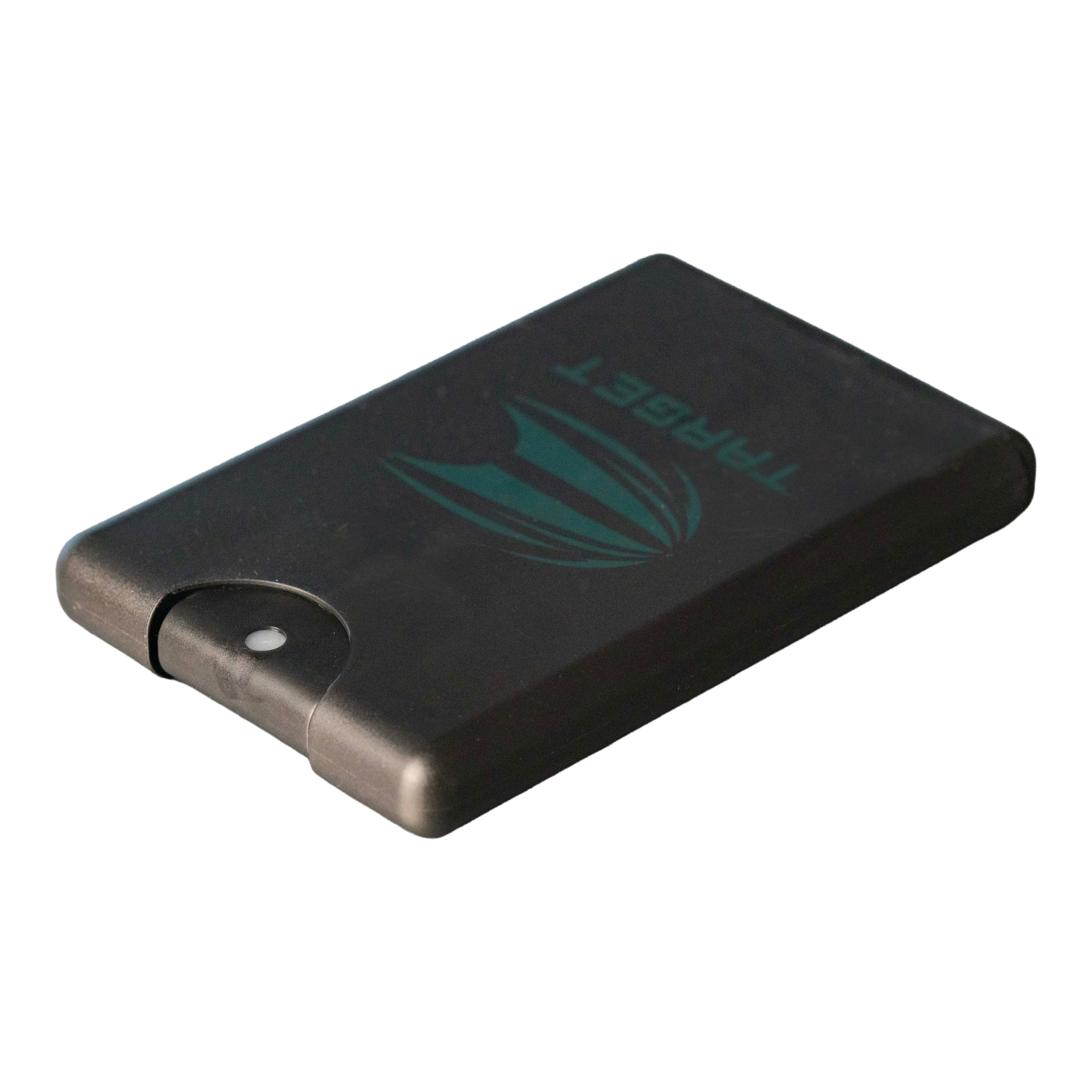 Sada pro servis šipek Target Das Target Dart Servicing Kit ist auf diesem Bild zu sehen. Es enthält verschiedene Werkzeuge für Dartspieler.