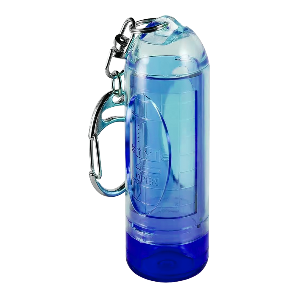Étui à pointes de rouge à lèvres de style L Dies ist ein blauer, transparenter Kunststoffbehälter mit einem Karabiner. Er eignet sich zum Aufbewahren kleiner Gegenstände und kann einfach an Taschen befestigt werden.