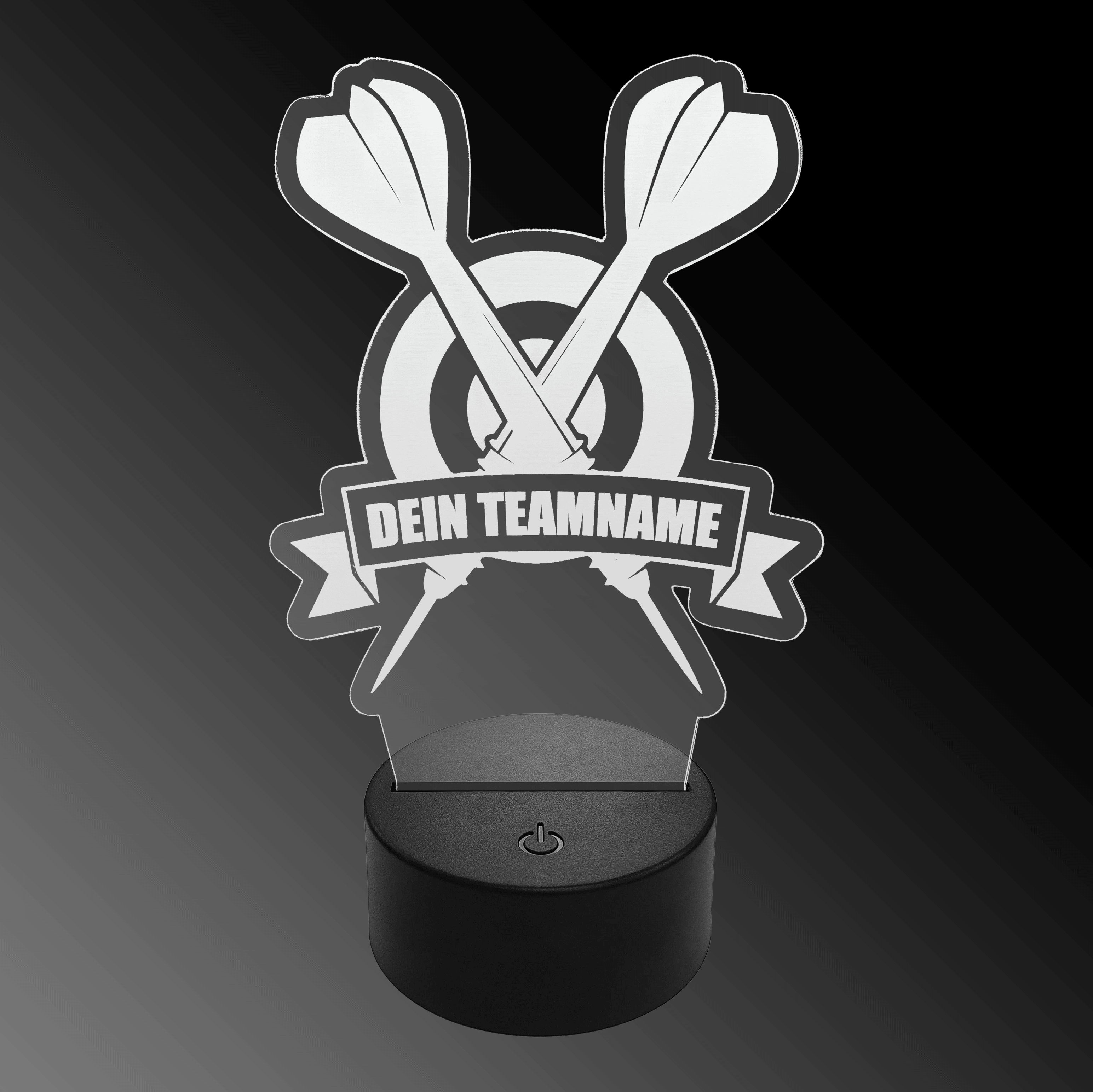 LED plexiglass dart lamp with custom text Das Bild zeigt eine LED-Lampe aus Plexiglas in Form von zwei gekreuzten Dartpfeilen vor einer Zielscheibe. Auf einem Banner steht der Text "DEIN TEAMNAME".