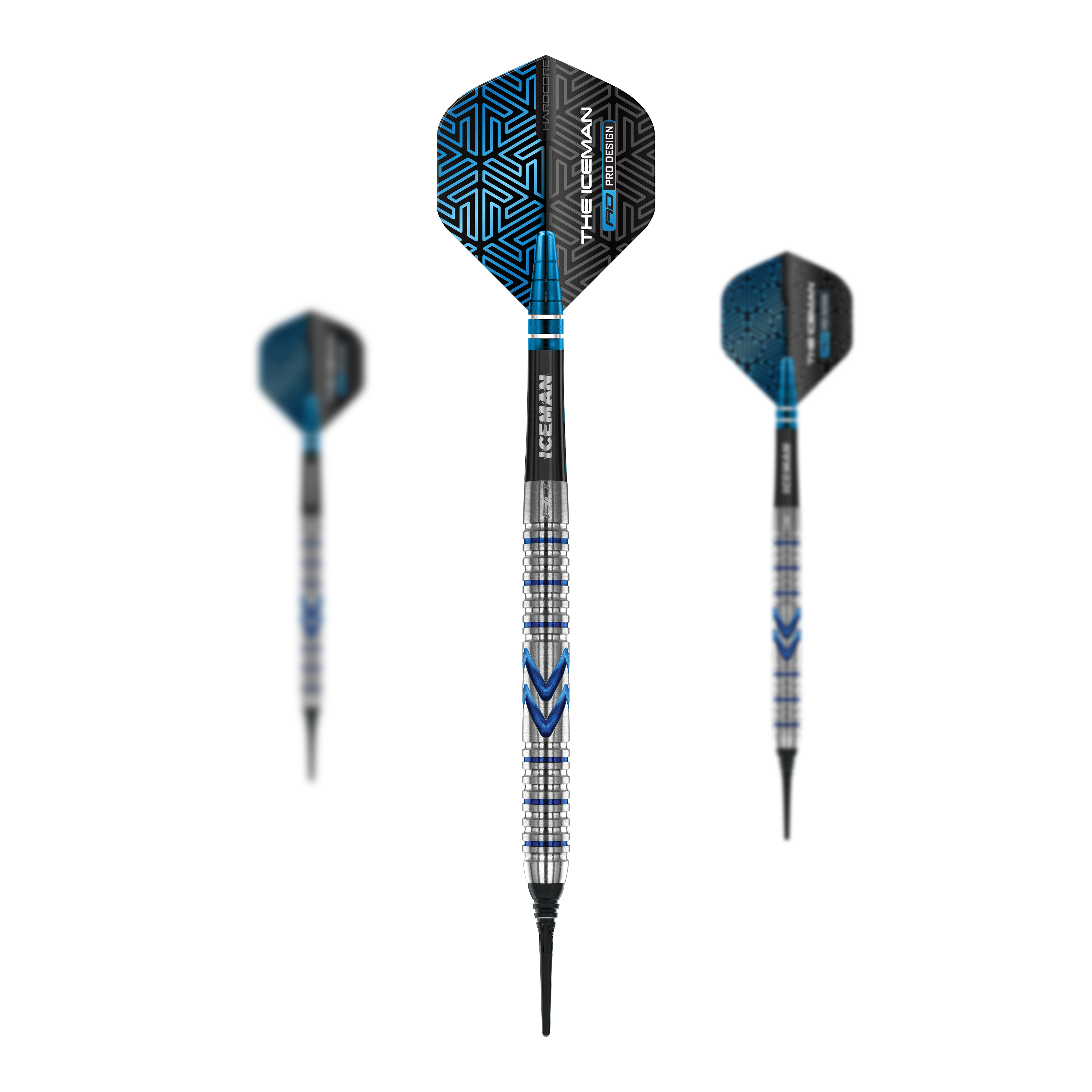 Šipky Red Dragon Gerwyn Price Iceman Midnight Edition měkké - 20g Das Bild zeigt drei Softdarts des Modells "Red Dragon Gerwyn Price Iceman Midnight Edition" mit 20g Gewicht. Die Darts sind silber, blau und schwarz und haben ein auffälliges, modernes Design.