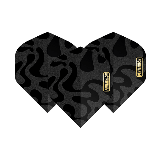 Voli Pentathlon RT Camo Das Bild zeigt drei Pentathlon RT Camo No2 Standard Flights für Darts. Sie haben ein schwarzes Camouflage-Muster und das Pentathlon-Logo in Gelb.