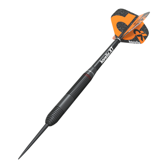 Dardos de acero Karella Daniel Klose Das Bild zeigt einen Karella Daniel Klose Steeldart. Der Dartpfeil ist schwarz mit orangem Flights und hat ein modernes Design.