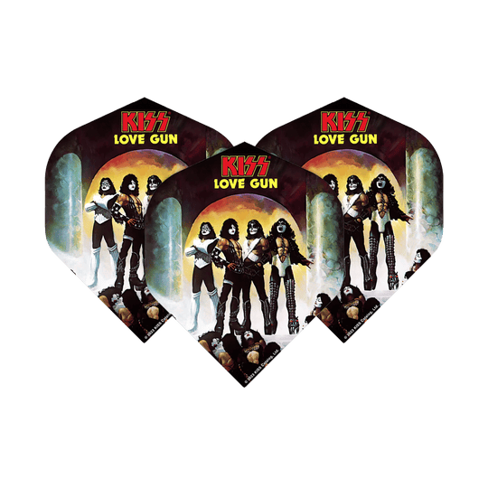 Mission Kiss Love Gun No2 Vols Standard Das Bild zeigt drei Dartflights mit dem Aufdruck "KISS LOVE GUN" und einer Abbildung der Bandmitglieder. Die Flights sind im Design des bekannten Kiss-Albums "Love Gun" gestaltet.