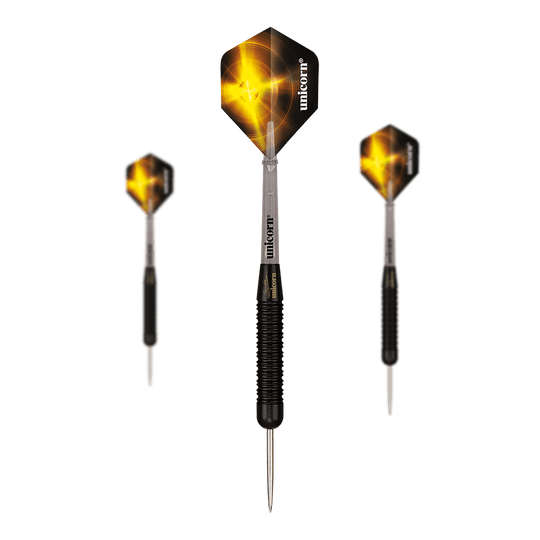Dardos de acero Gary Anderson V1 de latón negro Unicorn Das Bild zeigt drei Steeldarts des Modells "Unicorn Black Brass Gary Anderson V1". Die Flights sind schwarz mit einem gelben, leuchtenden Design und der Schrift "Unicorn" bedruckt.