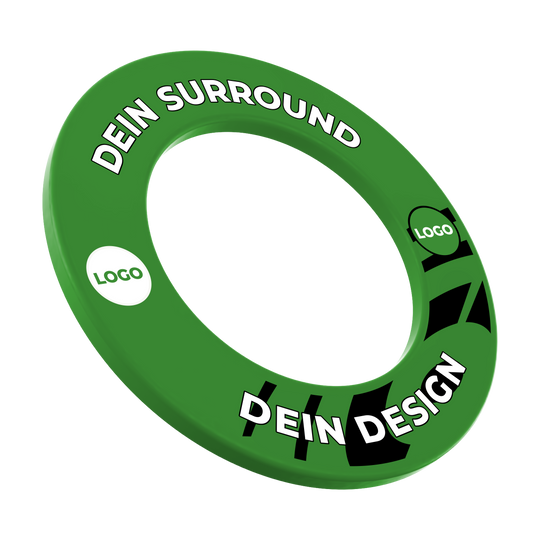 Dartboard Surround mit Deinem Design Hier ist ein grünes Dartboard-Surround mit Wunschdruck abgebildet. Es ist aus einer anderen Perspektive aufgenommen.