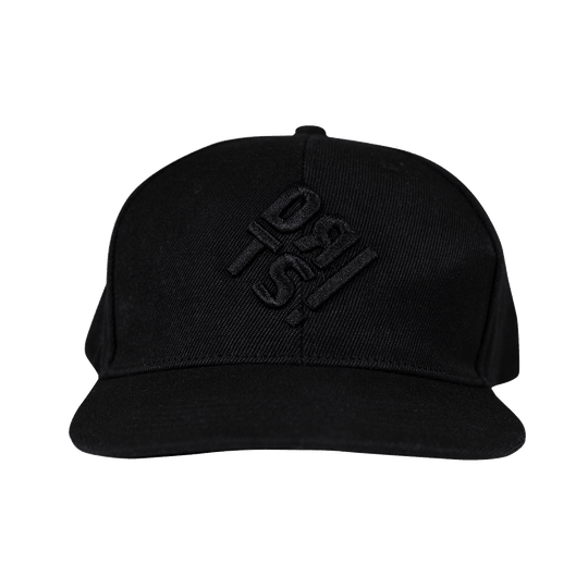 DTRS_CBK_Sport1_DRTS-_Kollektion_Cap_schwarz_1 Diese schwarze Cap gehört zur SPORT1 DRTS. Kollektion. Auf der Vorderseite ist ein dezentes, schwarzes Logo eingestickt.