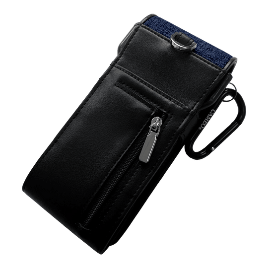 Cameo Thread Dartcase Dies ist ein elegantes Etui aus schwarzem Material mit einem Reißverschlussfach. Es hat einen Metallclip und einen Karabiner zur Befestigung.