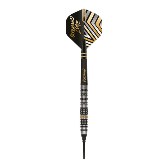 Red Dragon Luke Humphries Prestige Softdarts - 20g Das Bild zeigt einen Red Dragon Luke Humphries Prestige Softdart mit einem Gewicht von 20g. Der Dart hat ein modernes schwarzes und silbernes Design mit goldenen Akzenten und der Aufschrift "COOL HAND LUKE" auf dem Flight.