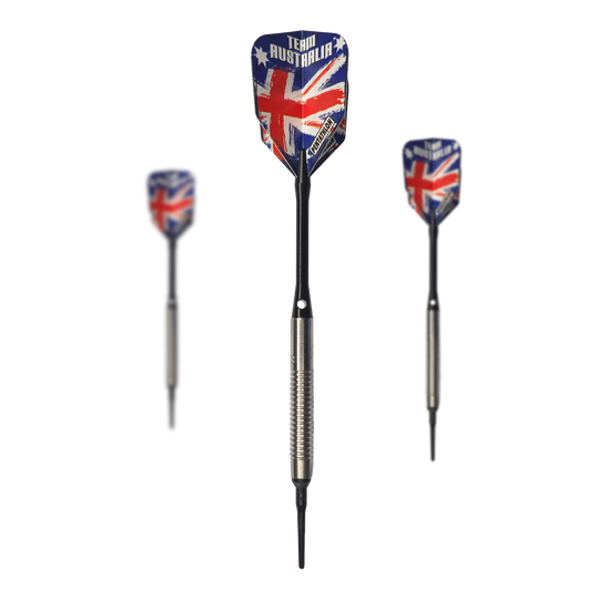 Dardos blandos McDart 85 Tungsten V8 - 18,5 g Auf dem Bild sind drei Softdarts des Modells "McDart 85er Tungsten V8" mit einem Gewicht von 18,5g zu sehen. Die Flights zeigen das Design der australischen Flagge mit der Aufschrift "Team Australia".