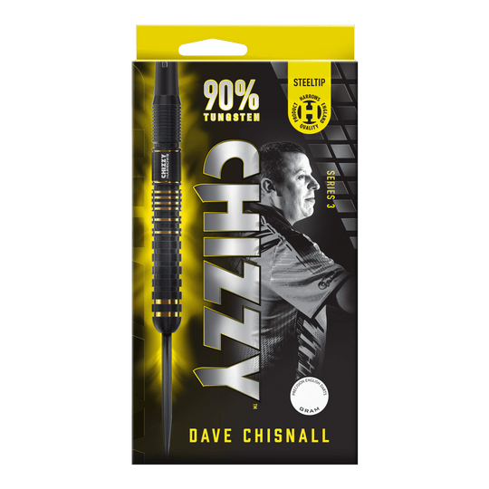 Stalowe lotki Harrow's Dave Chisnall Chizzy Series 3 Das Bild zeigt eine Verpackung der "Harrows Dave Chisnall Chizzy Series 3 Steeldarts". Auf der Verpackung steht, dass die Darts aus 90% Tungsten bestehen und für professionelle Qualität stehen.