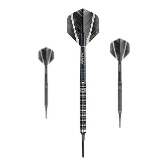 Měkké šipky Winmau Blackout Tungsten Das Bild zeigt drei Winmau Blackout Tungsten Softdarts mit schwarzem Design. Die Darts haben eine strukturierte Griffzone und auffällige schwarz-silberne Flights.